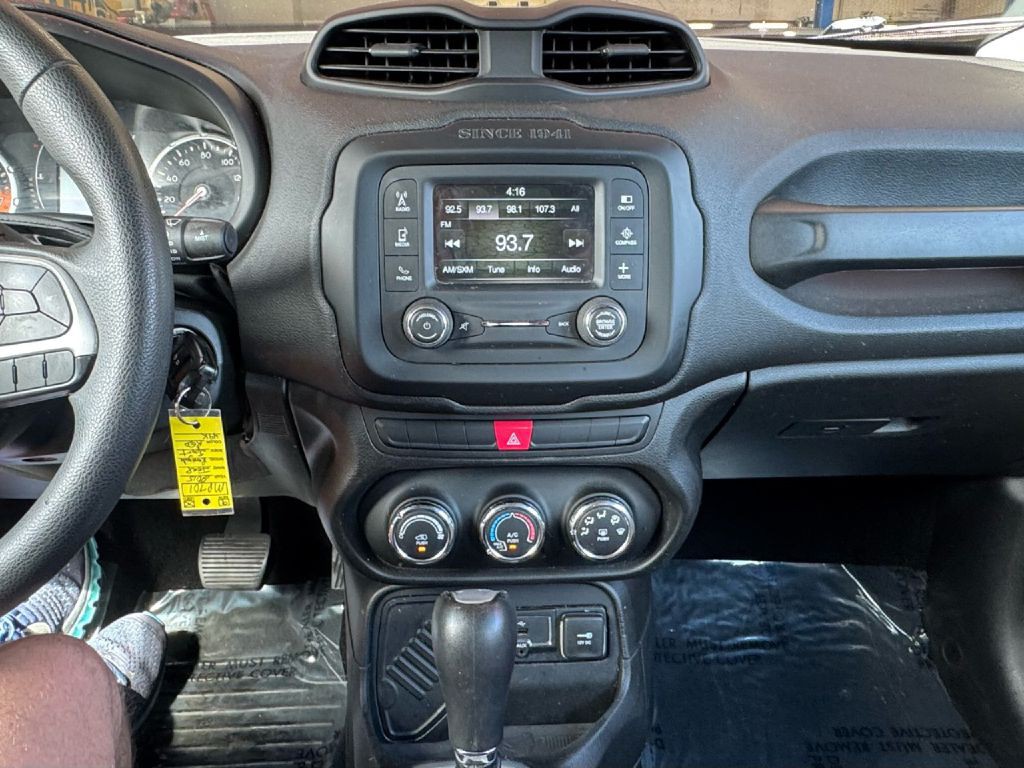 2015 Jeep Renegade Image 40