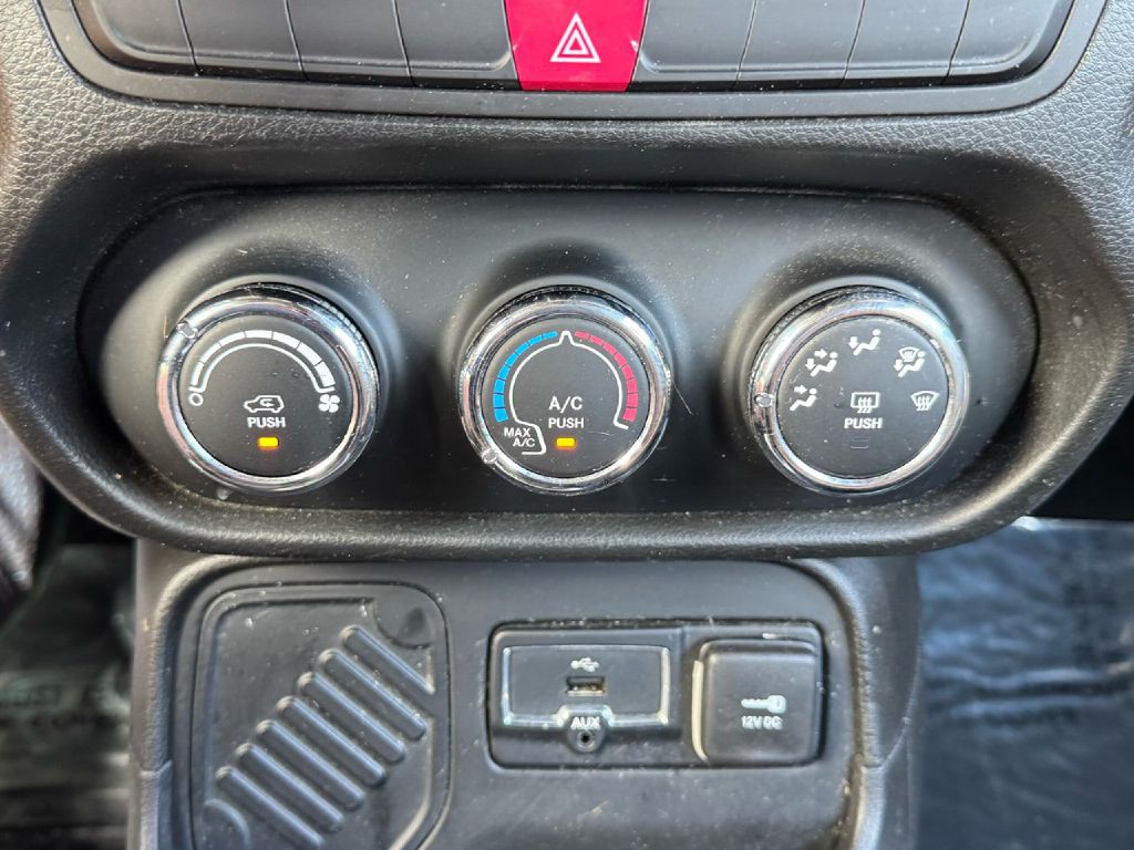 2015 Jeep Renegade Image 43