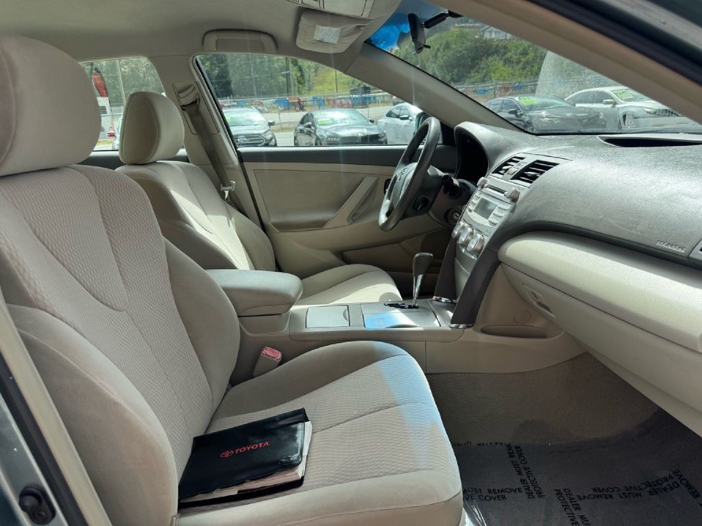 2011 Toyota Camry Image 8
