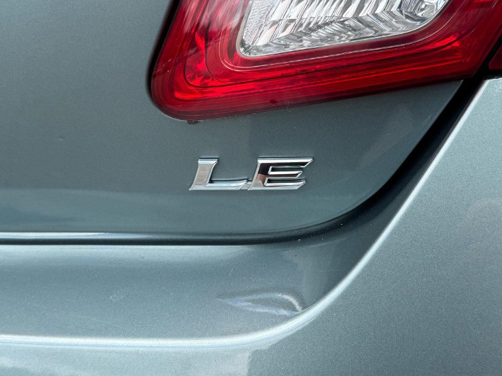 2011 Toyota Camry Image 18