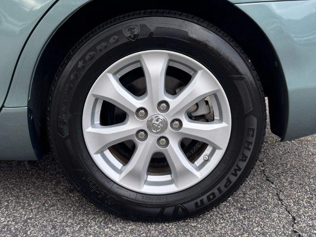 2011 Toyota Camry Image 21