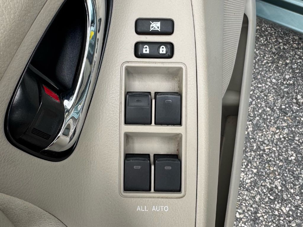 2011 Toyota Camry Image 28