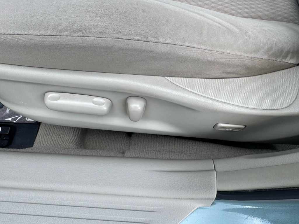 2011 Toyota Camry Image 31