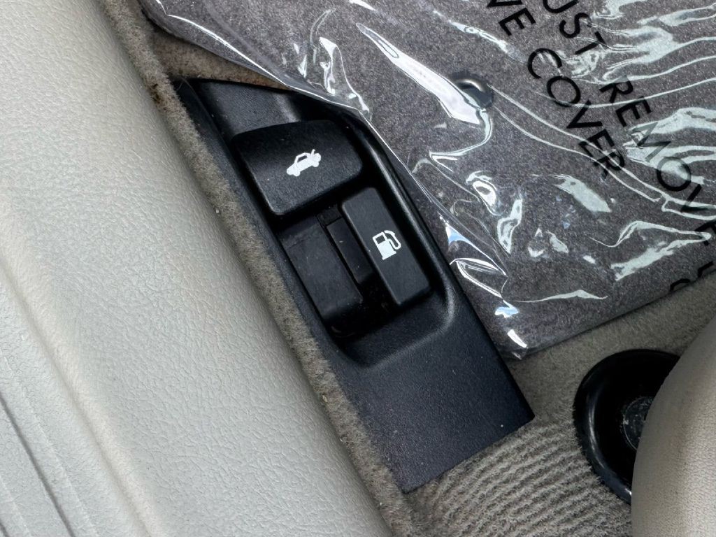 2011 Toyota Camry Image 32