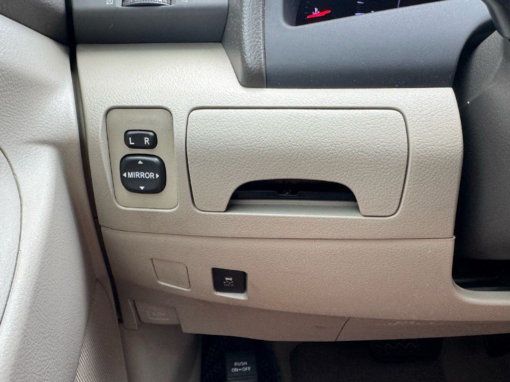 2011 Toyota Camry Image 40