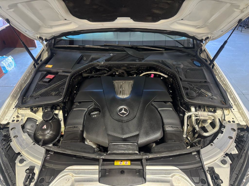 2015 Mercedes-Benz C-Class Image 3