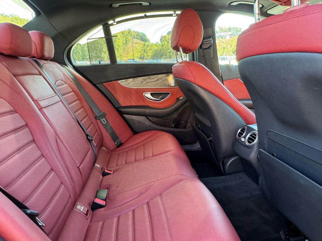 2015 Mercedes-Benz C-Class Image 16