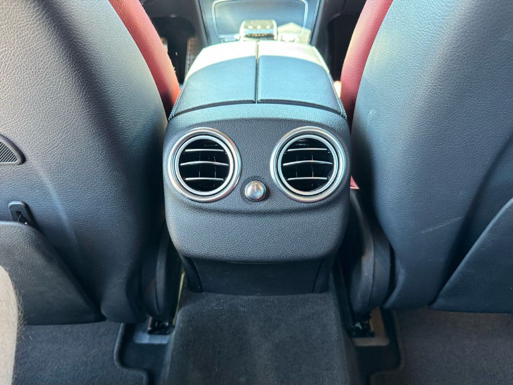 2015 Mercedes-Benz C-Class Image 33