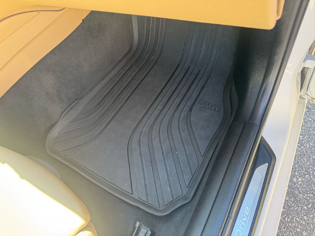 2017 BMW 3 Series Image 8