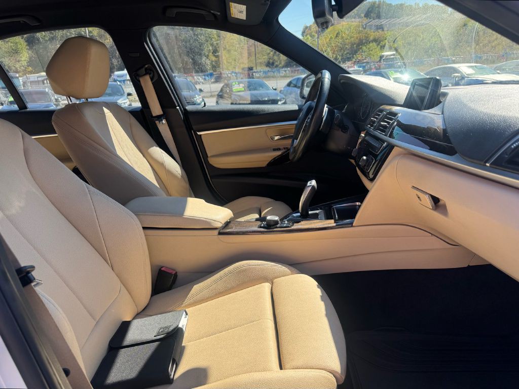 2017 BMW 3 Series Image 10