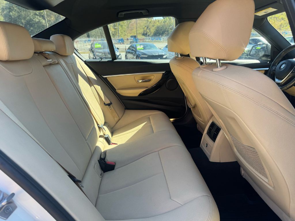 2017 BMW 3 Series Image 12