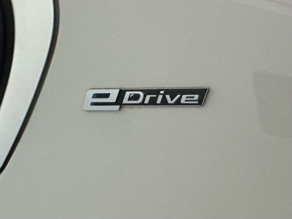 2017 BMW 3 Series Image 13