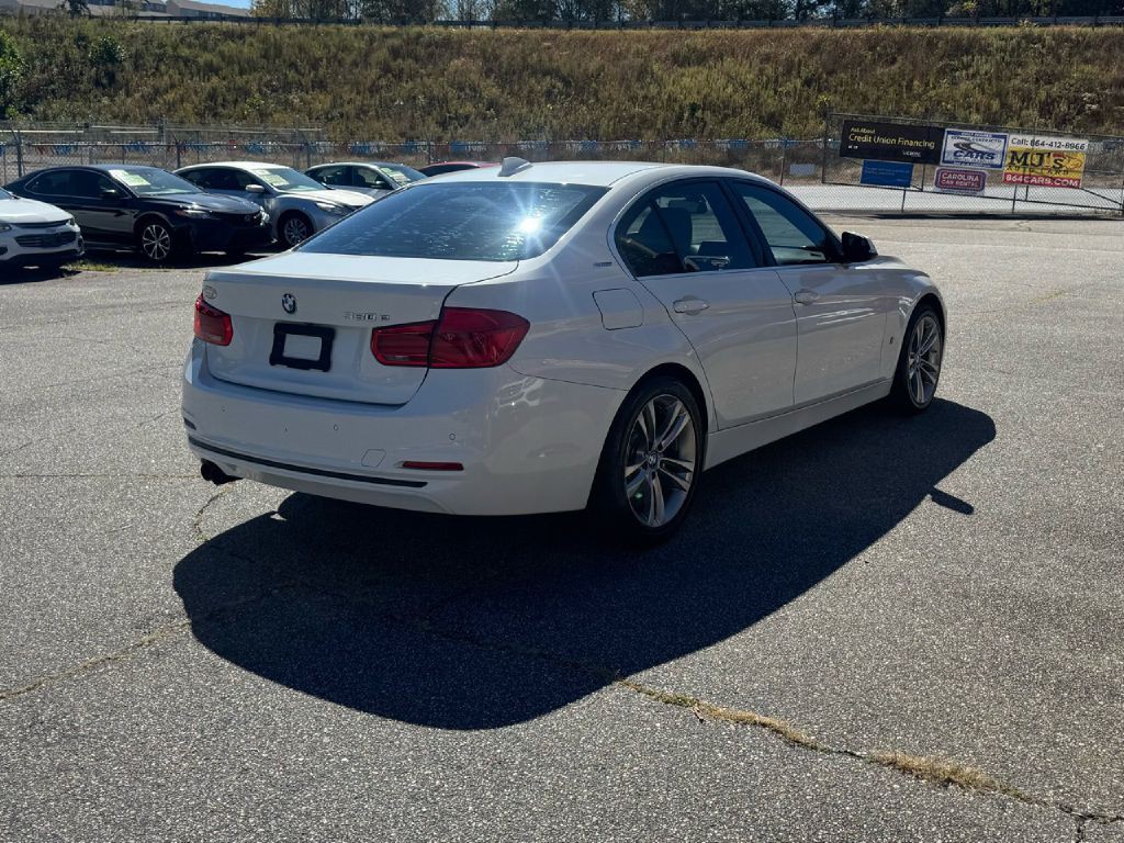 2017 BMW 3 Series Image 14