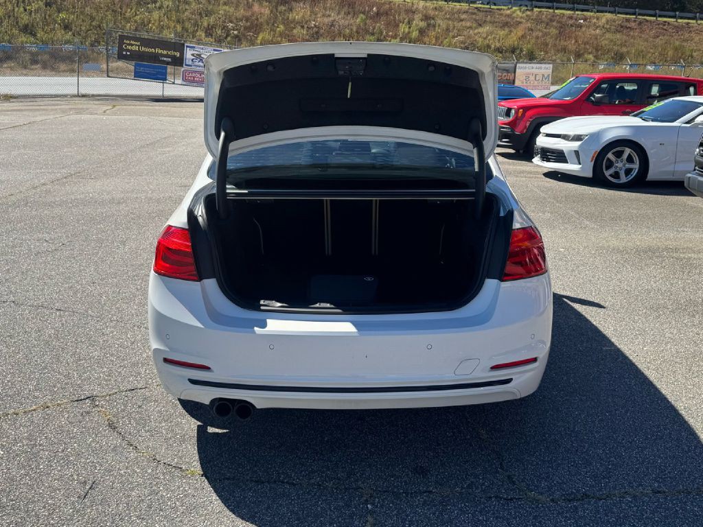 2017 BMW 3 Series Image 16