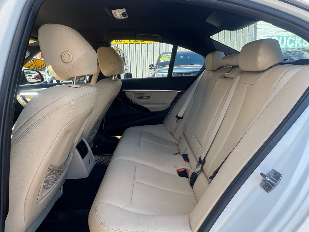 2017 BMW 3 Series Image 26