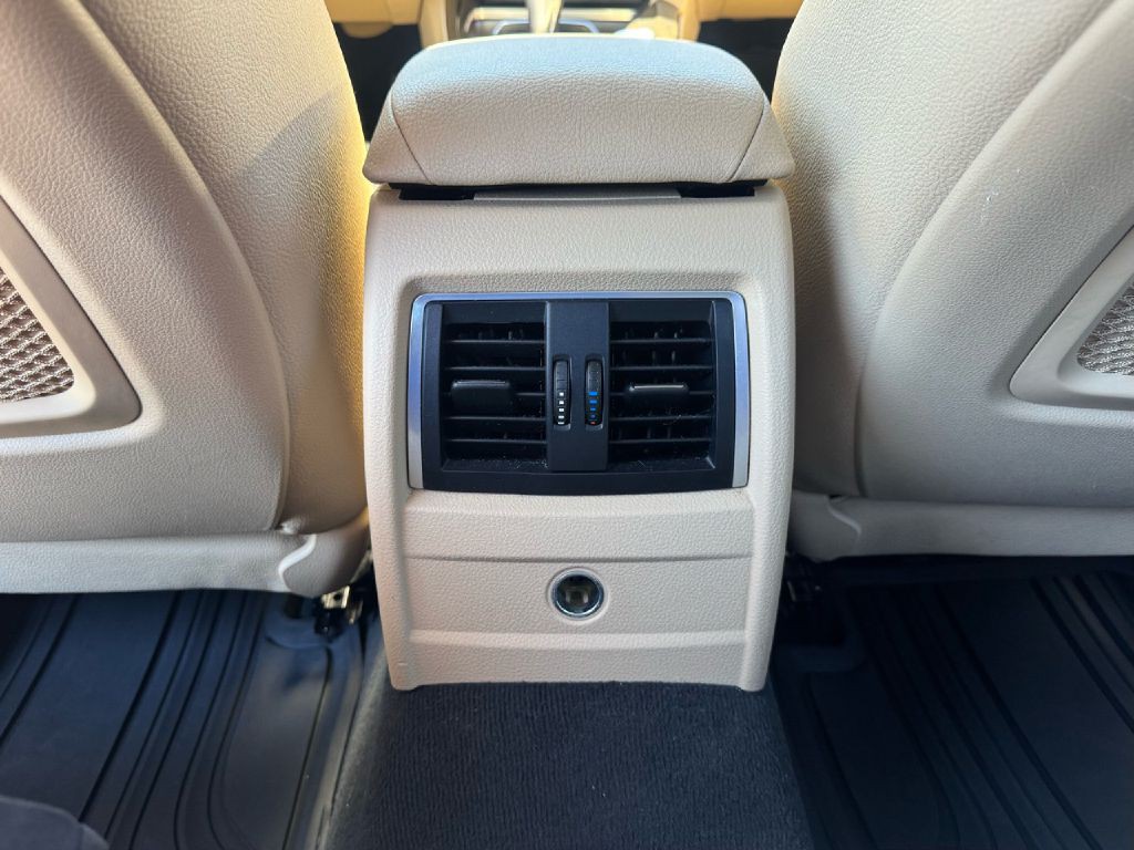 2017 BMW 3 Series Image 27