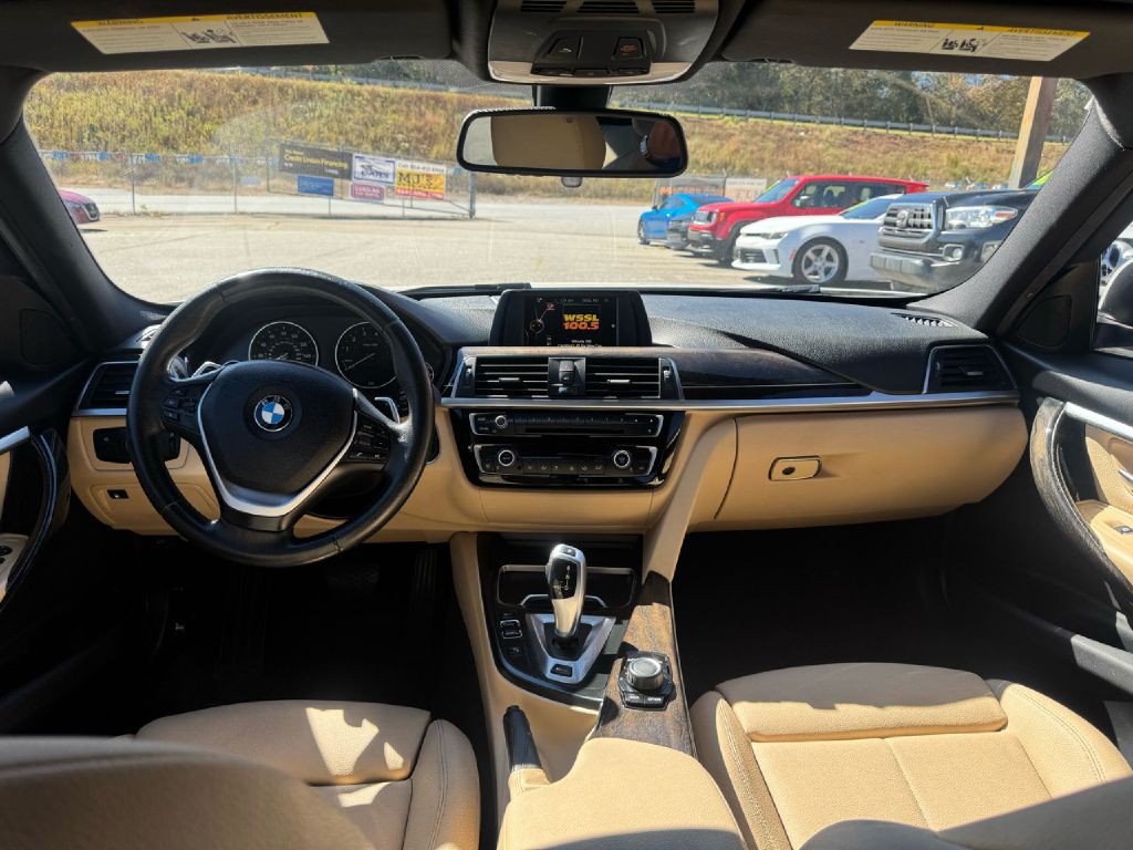 2017 BMW 3 Series Image 28