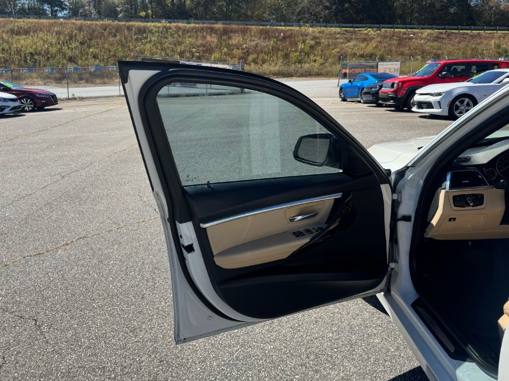 2017 BMW 3 Series Image 29