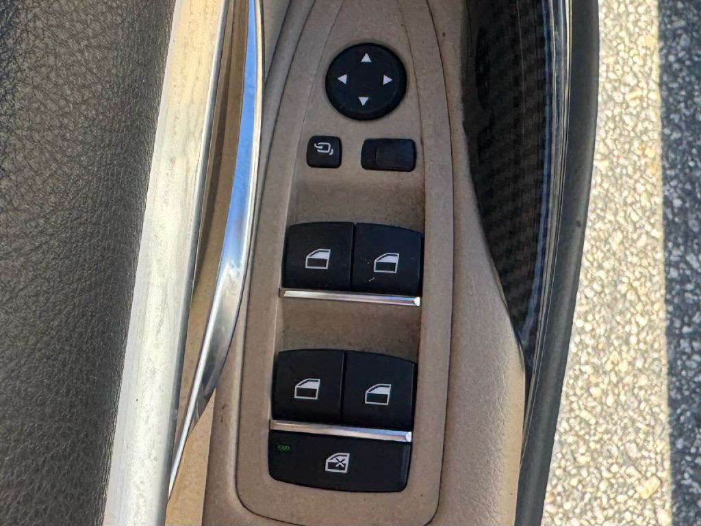 2017 BMW 3 Series Image 34