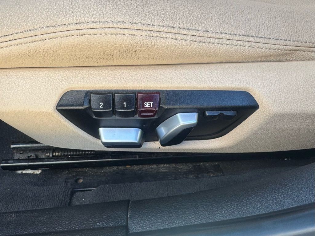2017 BMW 3 Series Image 37
