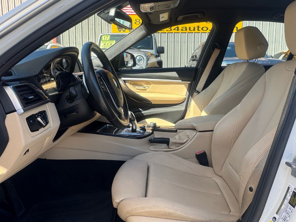 2017 BMW 3 Series Image 38