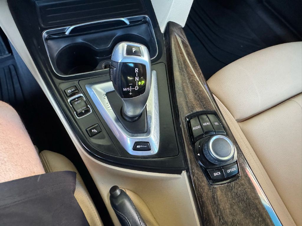 2017 BMW 3 Series Image 60