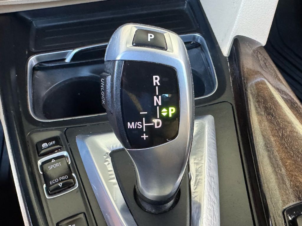 2017 BMW 3 Series Image 62