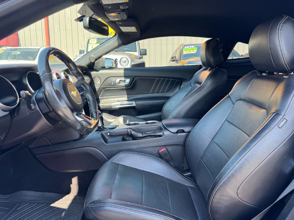 2019 Ford Mustang Image 35