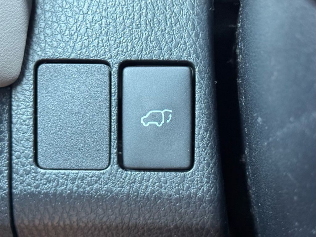 2017 Toyota Rav4 Image 37