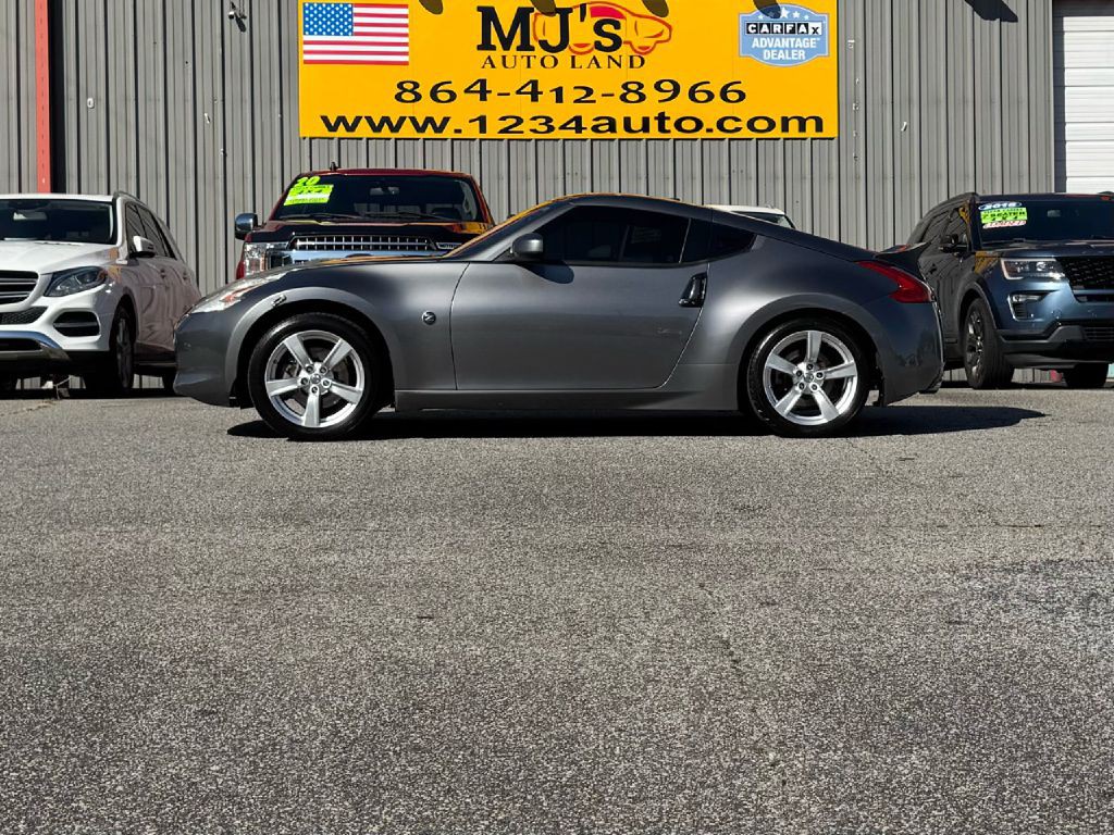 2011 Nissan 370Z Image 2