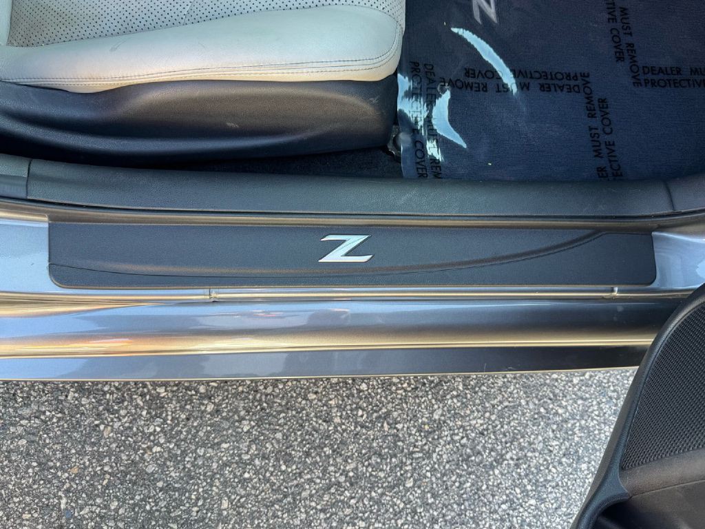 2011 Nissan 370Z Image 9