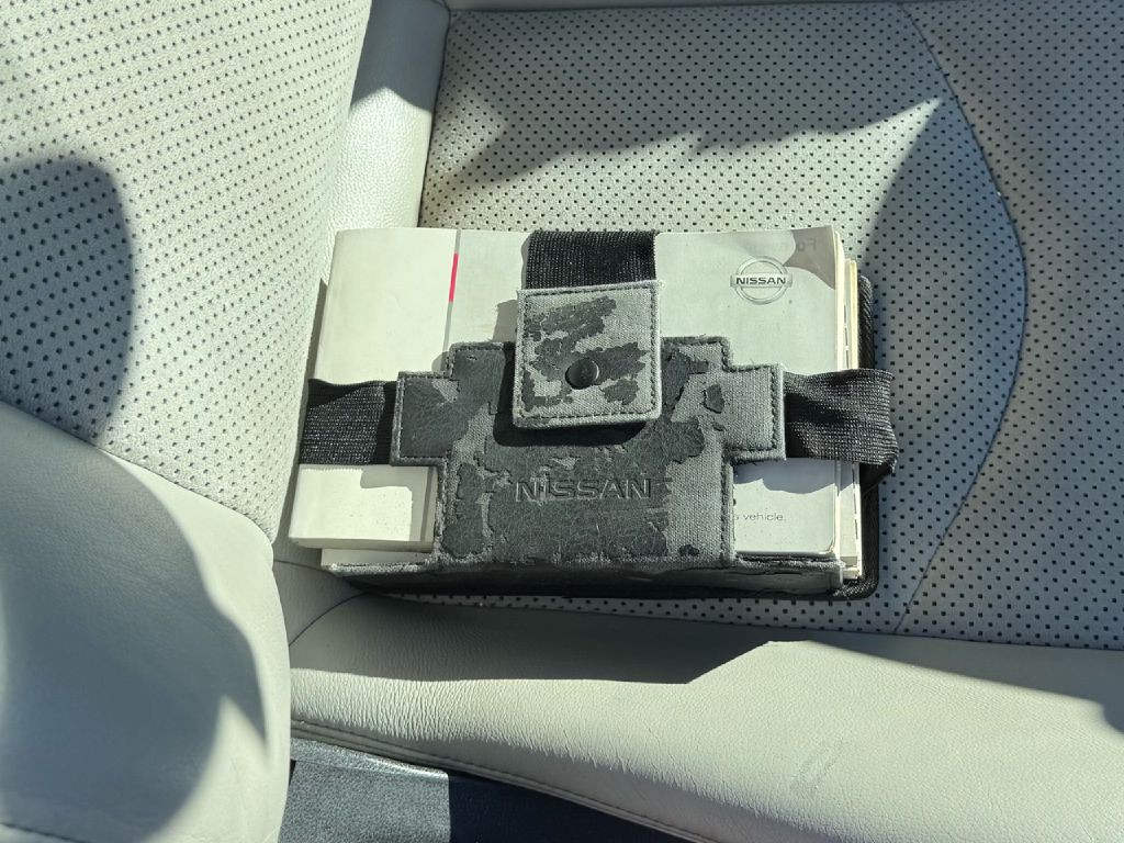 2011 Nissan 370Z Image 11