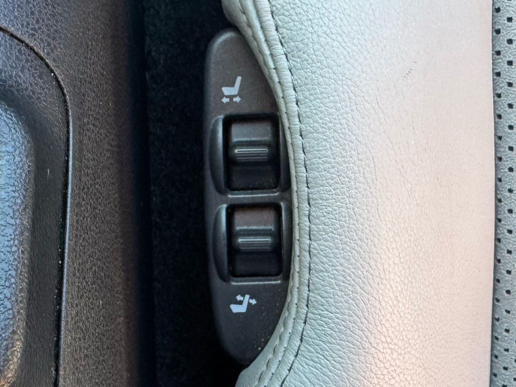 2011 Nissan 370Z Image 12