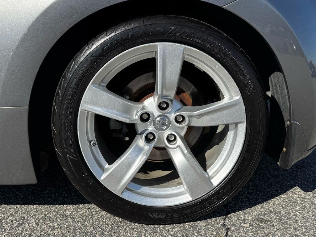 2011 Nissan 370Z Image 23