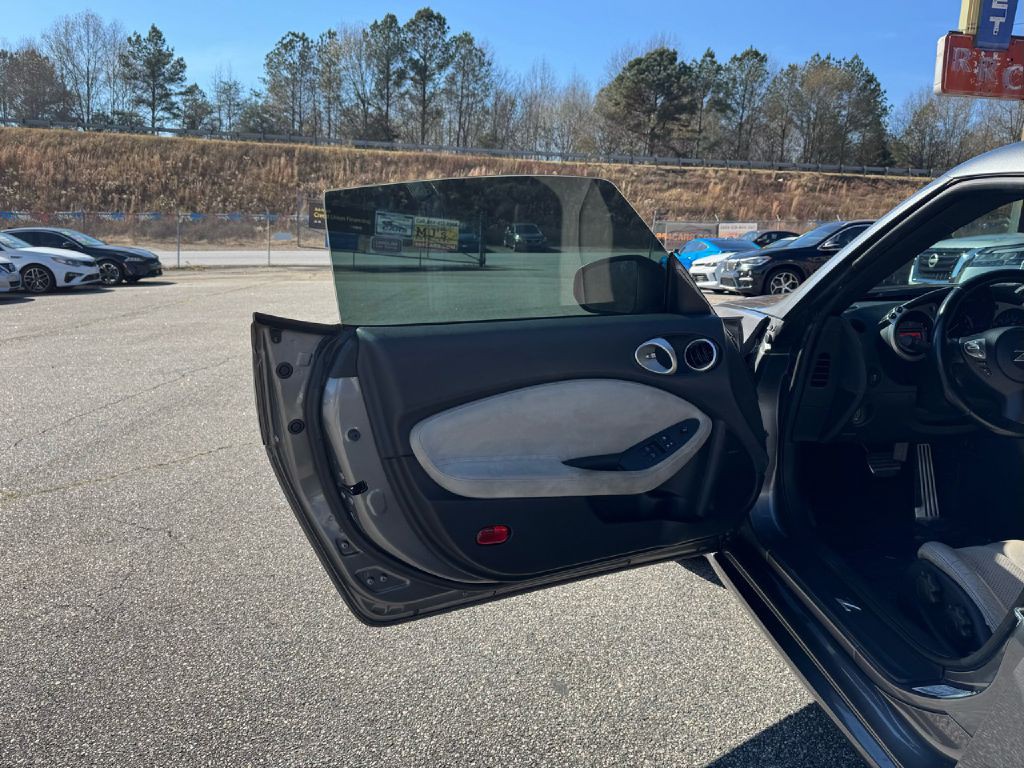 2011 Nissan 370Z Image 26