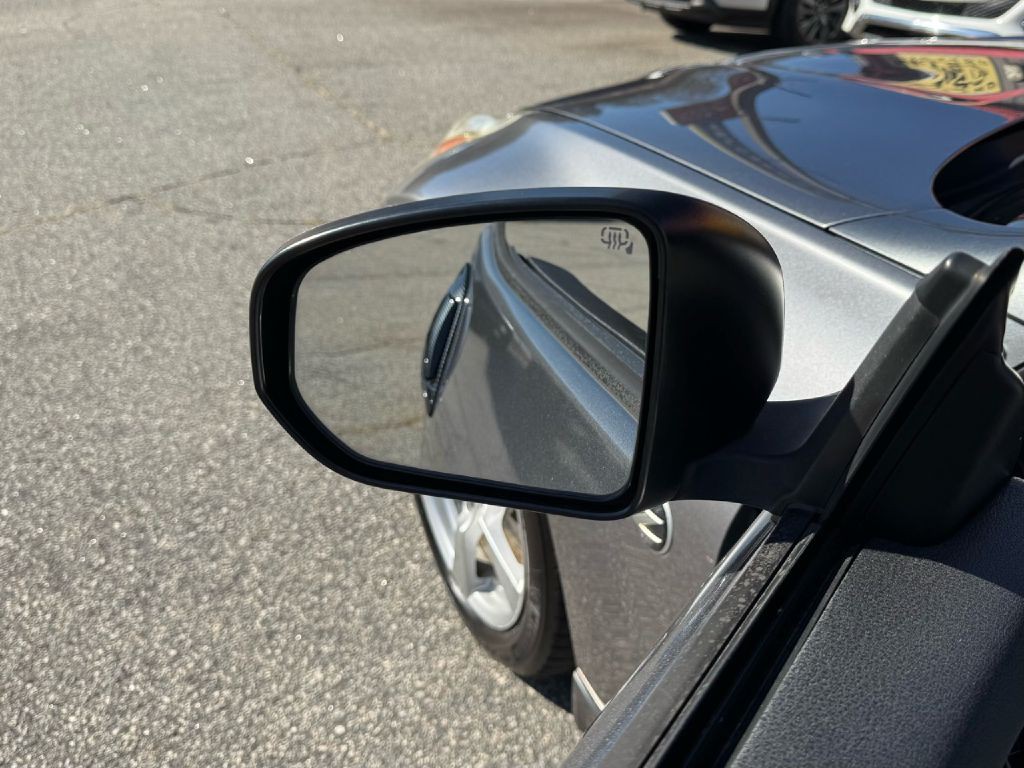 2011 Nissan 370Z Image 27