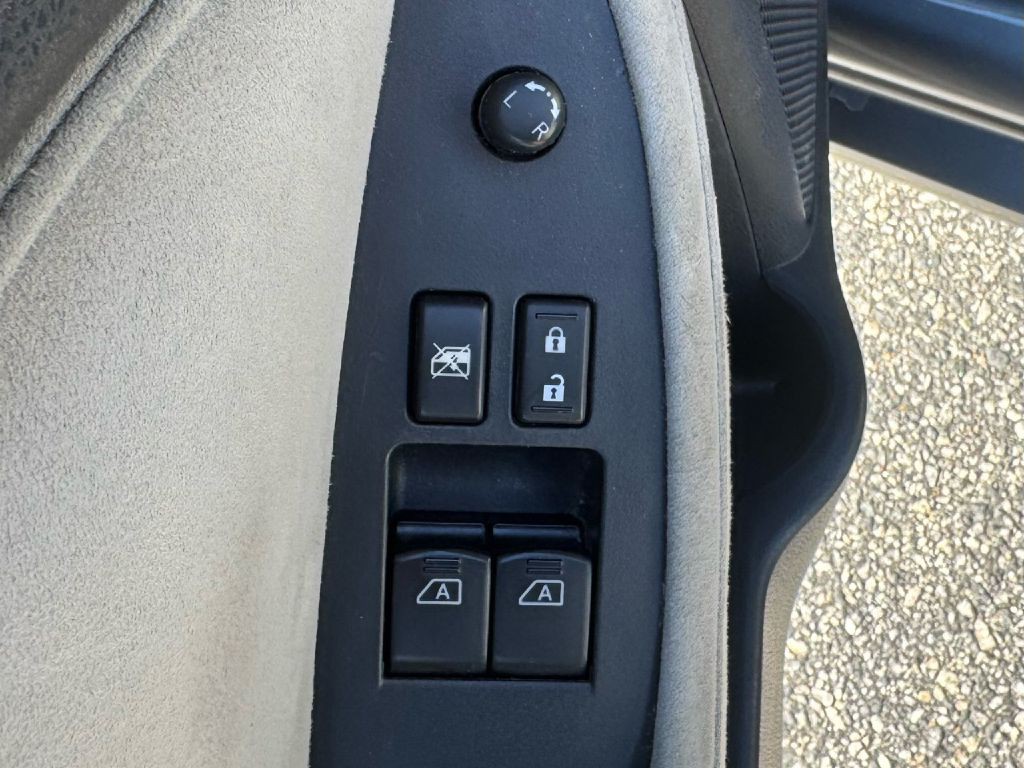 2011 Nissan 370Z Image 28