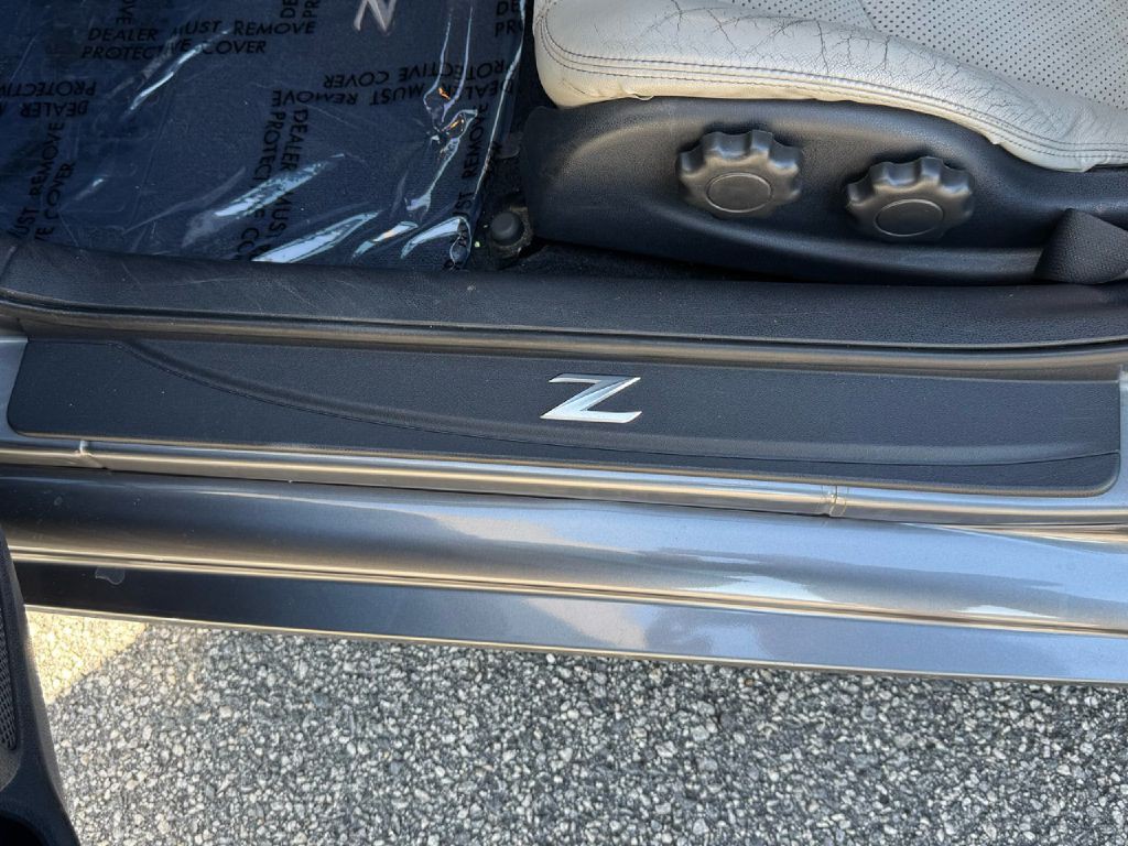 2011 Nissan 370Z Image 32