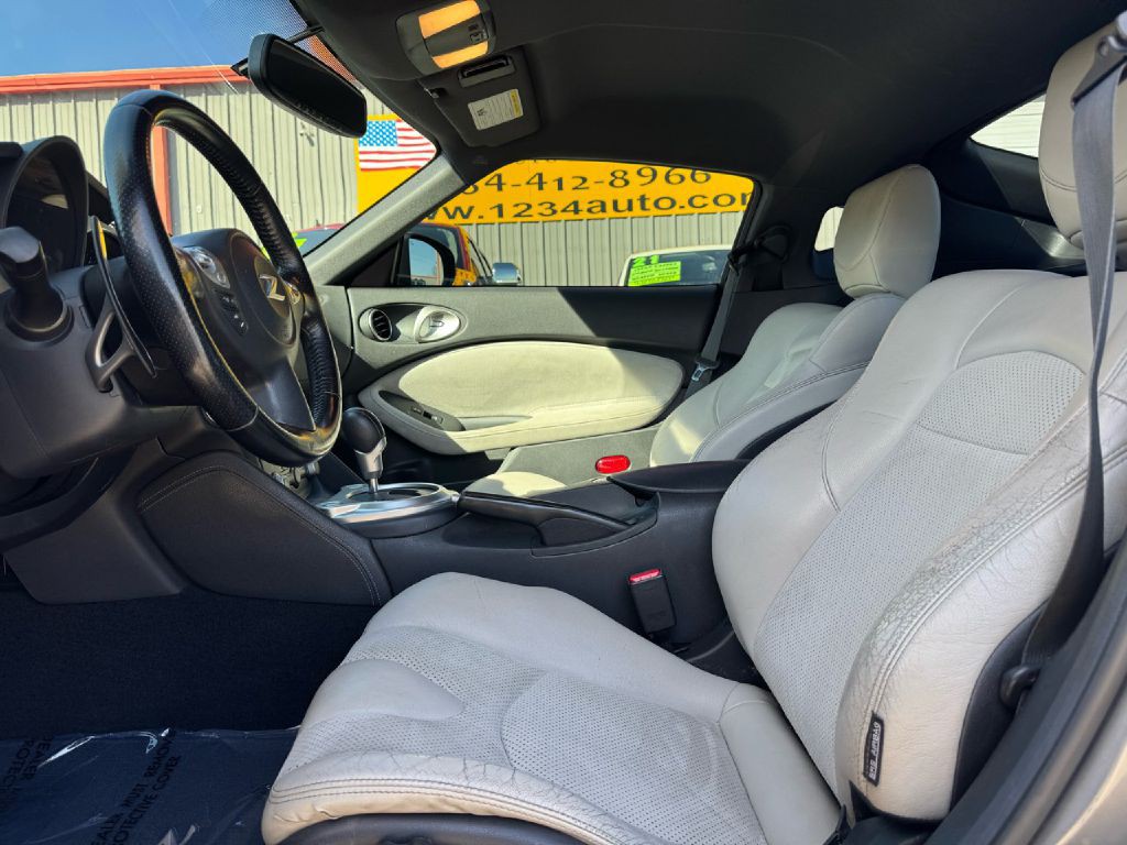 2011 Nissan 370Z Image 33