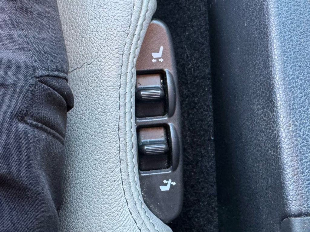 2011 Nissan 370Z Image 34