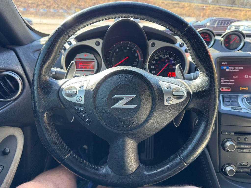 2011 Nissan 370Z Image 38