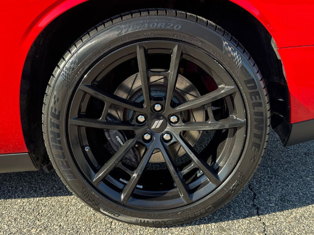 2017 Dodge Challenger Image 11