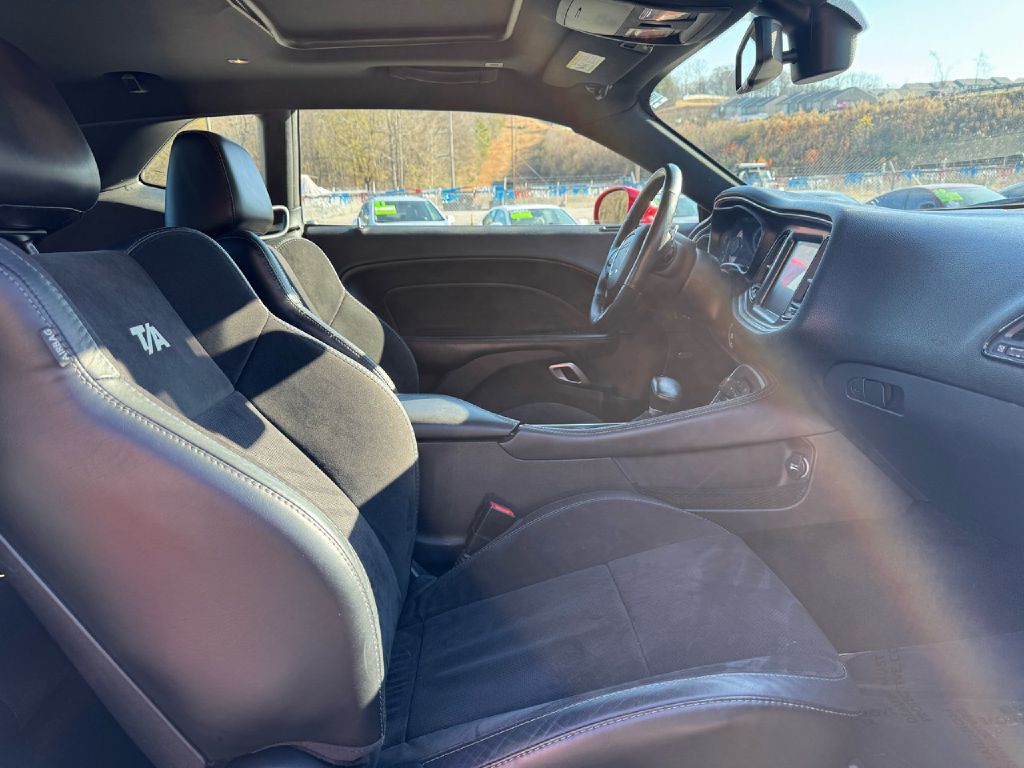 2017 Dodge Challenger Image 14