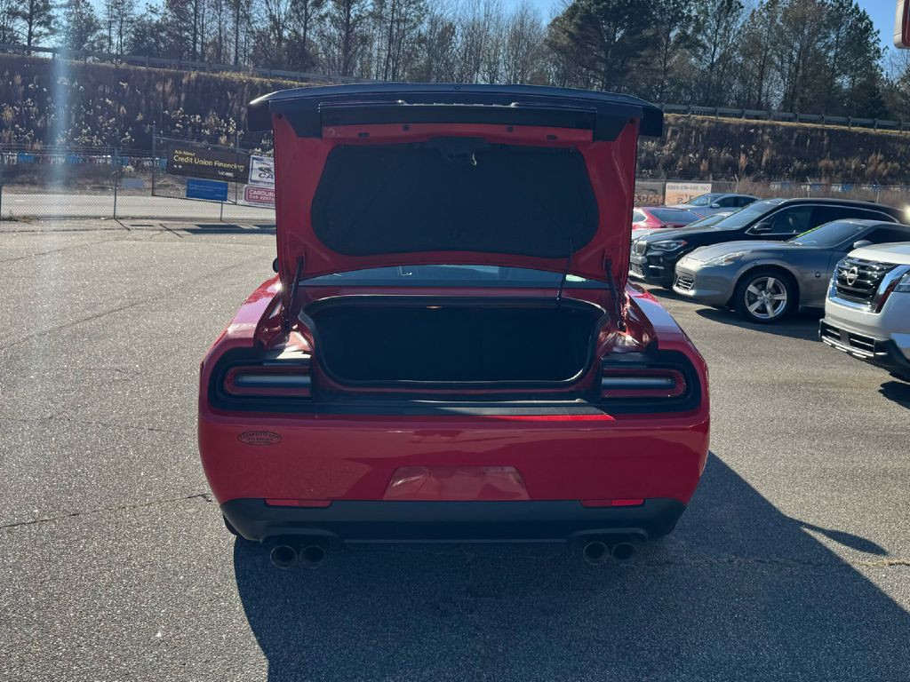 2017 Dodge Challenger Image 19