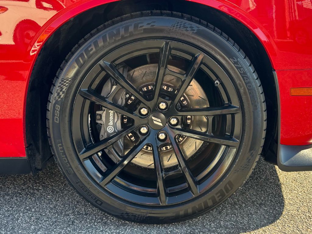 2017 Dodge Challenger Image 25