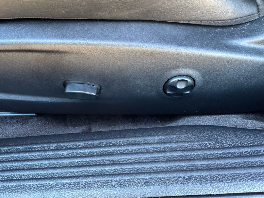 2017 Dodge Challenger Image 34