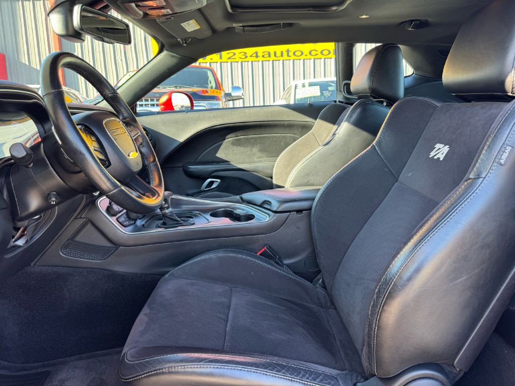 2017 Dodge Challenger Image 35