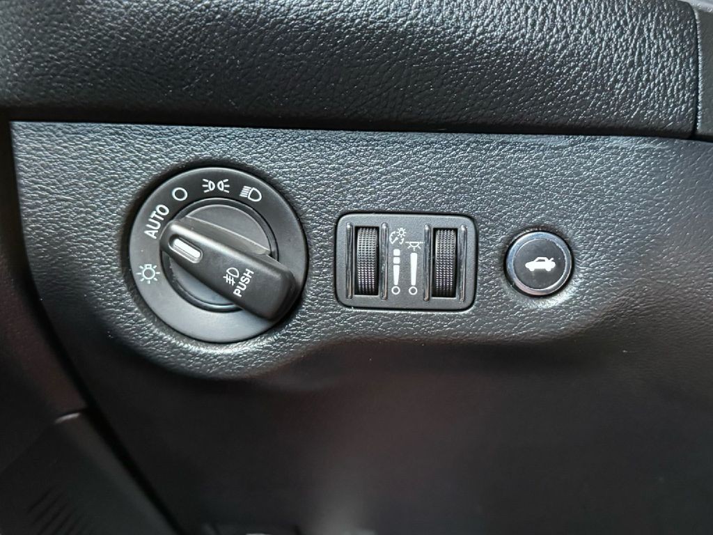 2017 Dodge Challenger Image 44