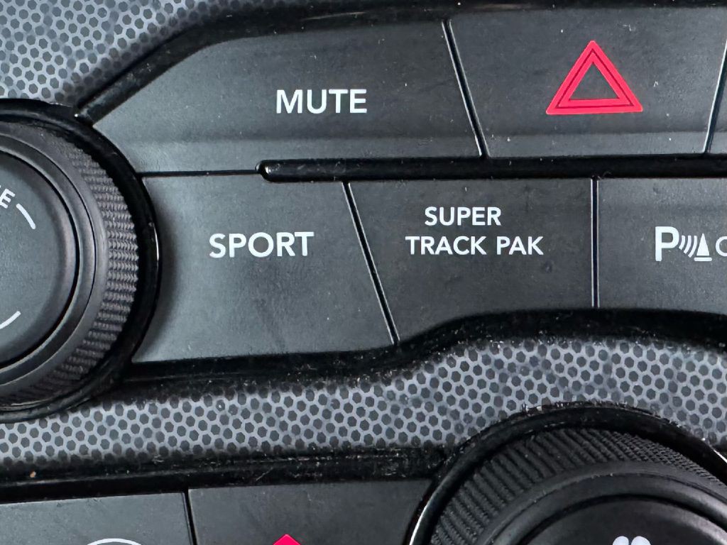 2017 Dodge Challenger Image 69