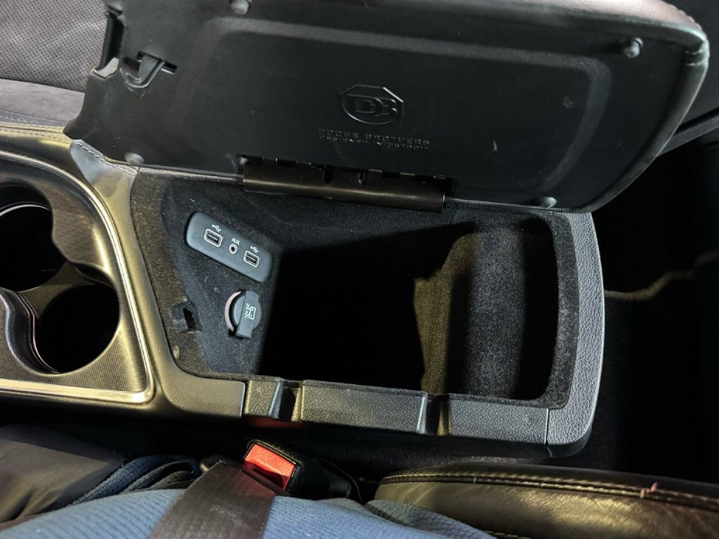 2017 Dodge Challenger Image 71